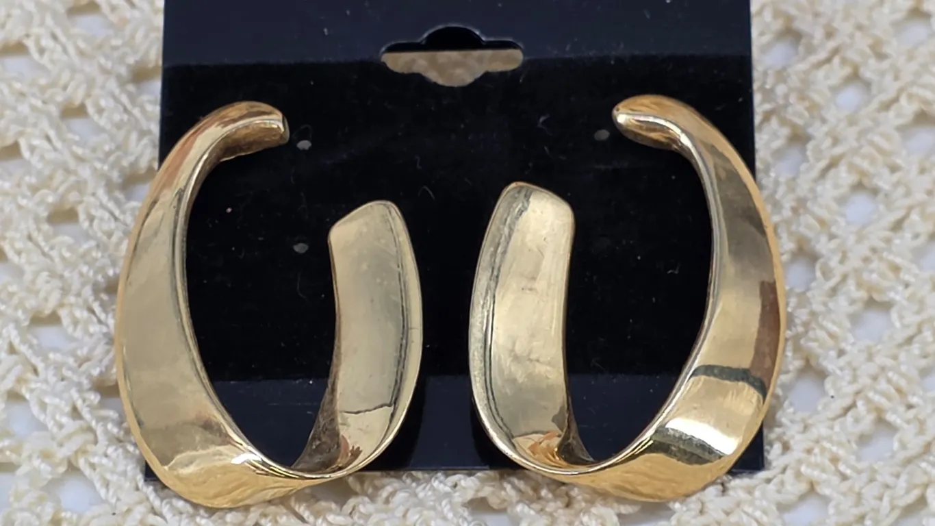 Clara Kasavina Gold Tone Twisted Ribbon Hoop Earrings Statement Pierced Post