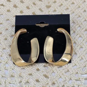 Clara Kasavina Gold Tone Twisted Ribbon Hoop Earrings Statement Pierced Post