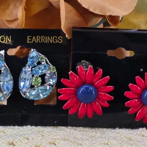 Vintage Clip On Earring Set Pink Enamel Daisy Blue Green Rhinestone Mid Century 2 Piece