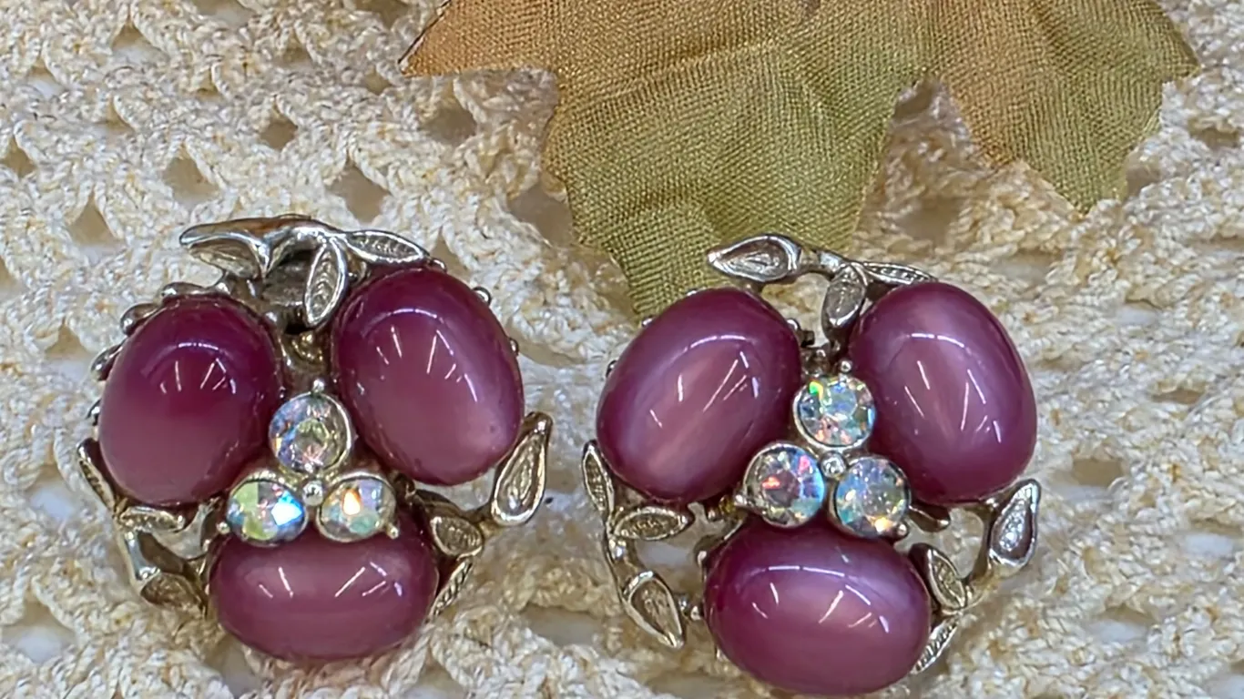Vintage Purple Cats Eye Aurora Borealis Rhinestone Clip On Earrings Pat Pend
