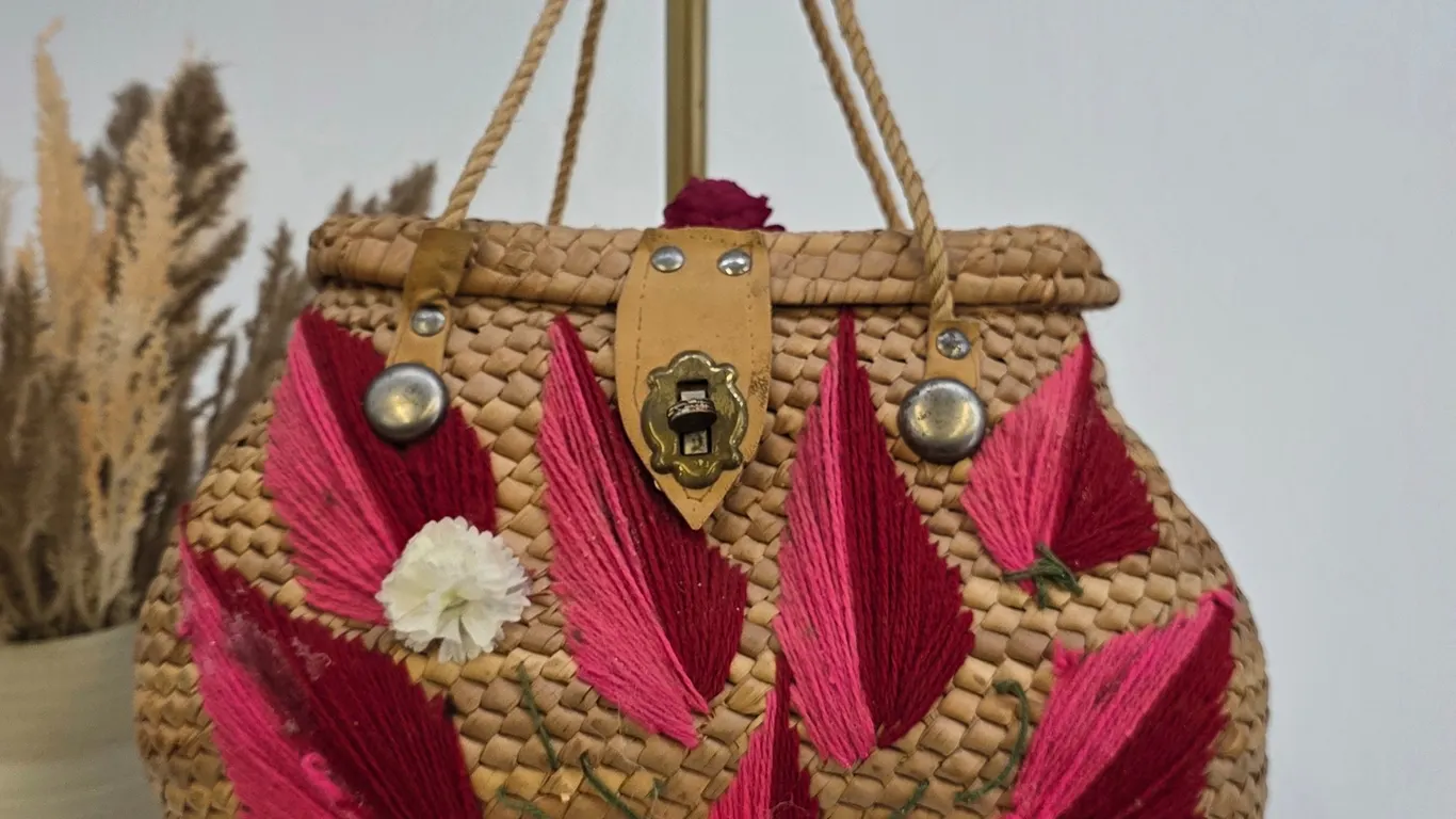 Vintage Woven Straw Handbag Pink Red Floral Embroidery Boho Basket Bag