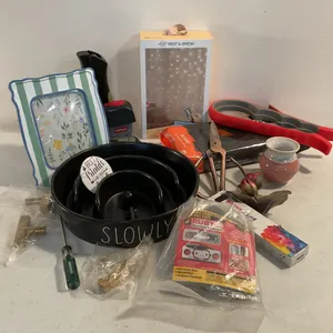 Household, Kitchen, Office & Décor Assortment