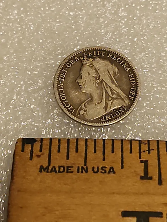 1899 ''Old Head'' Or ''Veiled Head'' Great Britain Threepence Silver Coin