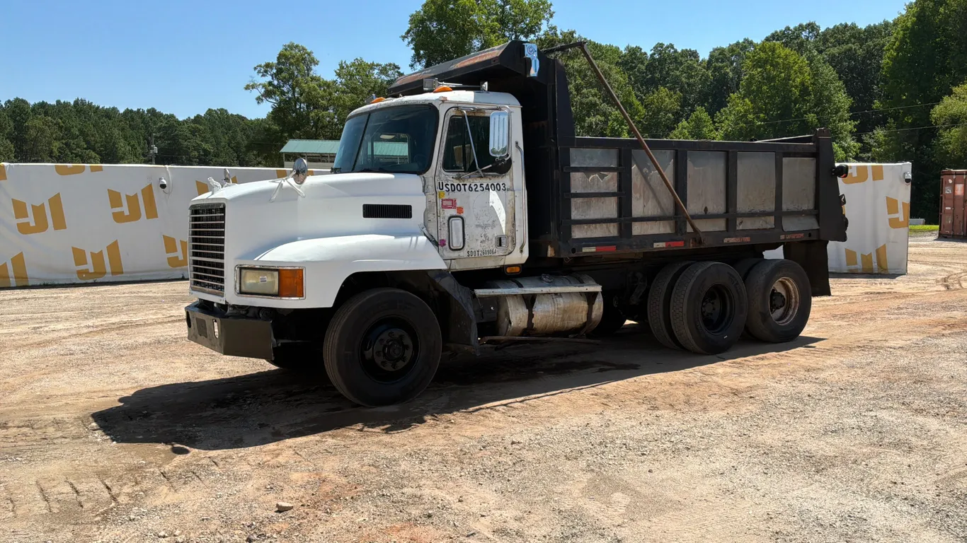 1993 MACK CH613 TANDEM AXLE DUMP TRUCK VIN: 1M1AA13Y5PW019577
