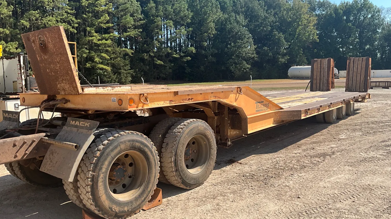2010 TRAILBOSS FIXED NECK LOWBOY TRAILER VIN: 4S0DK483XA1003112