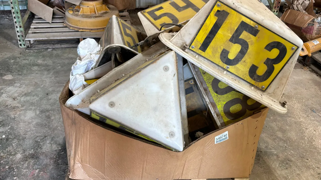 MAGNETIC EQUIPMENT NUMBER DISPLAYS, LIGHTED
