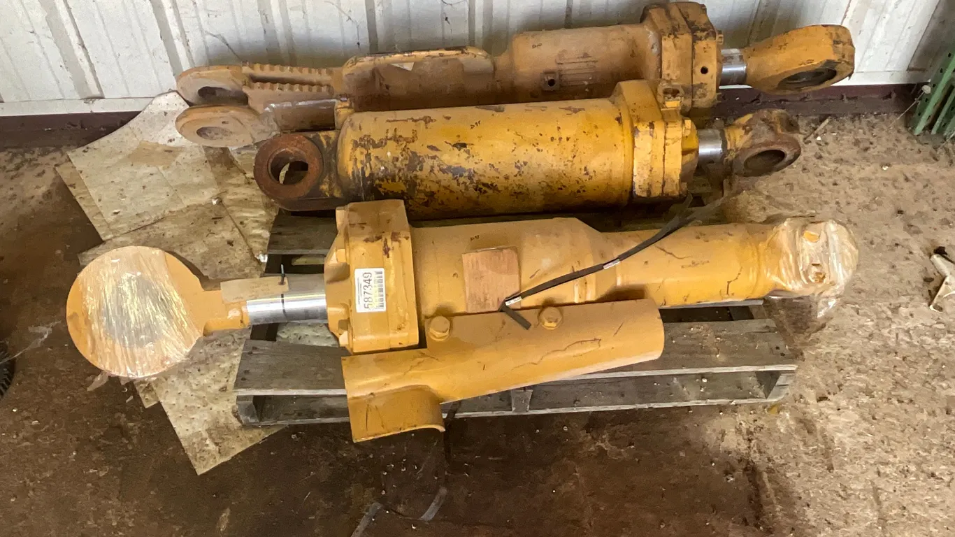 CATERPILLAR D10T BLADE TILT CYLINDERS