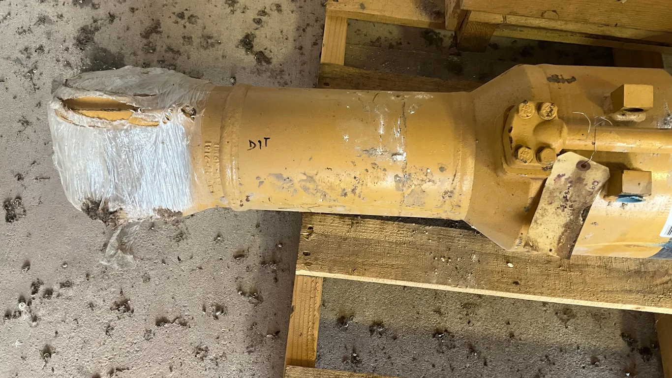 CATERPILLAR D9T BLADE TILT CYLINDER