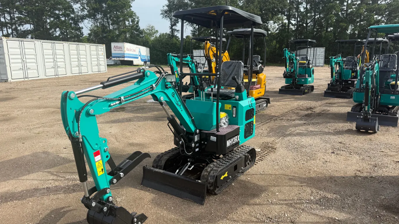 UNUSED 2026 CFG MH13RX MINI EXCAVATOR SN: MH13RX26A20315028