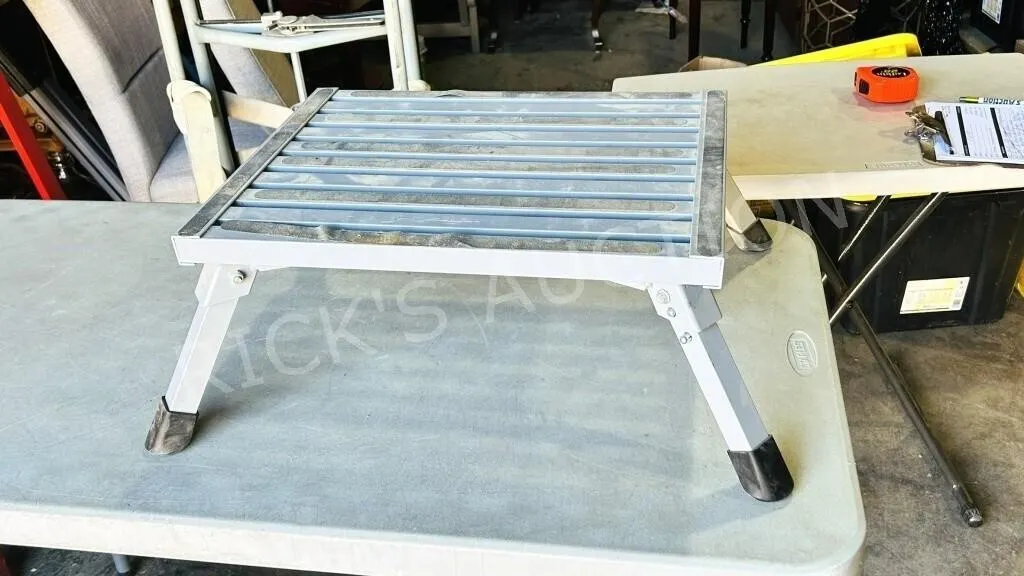 Folding metal counter top sanding table