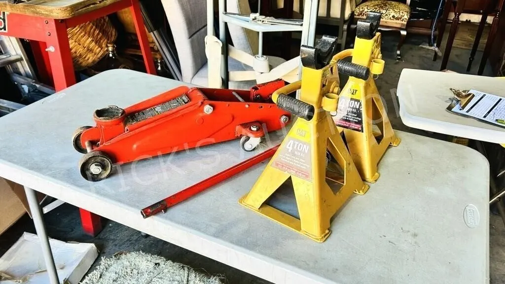 MotoMaster floor jack & 2 - 4 ton stands
