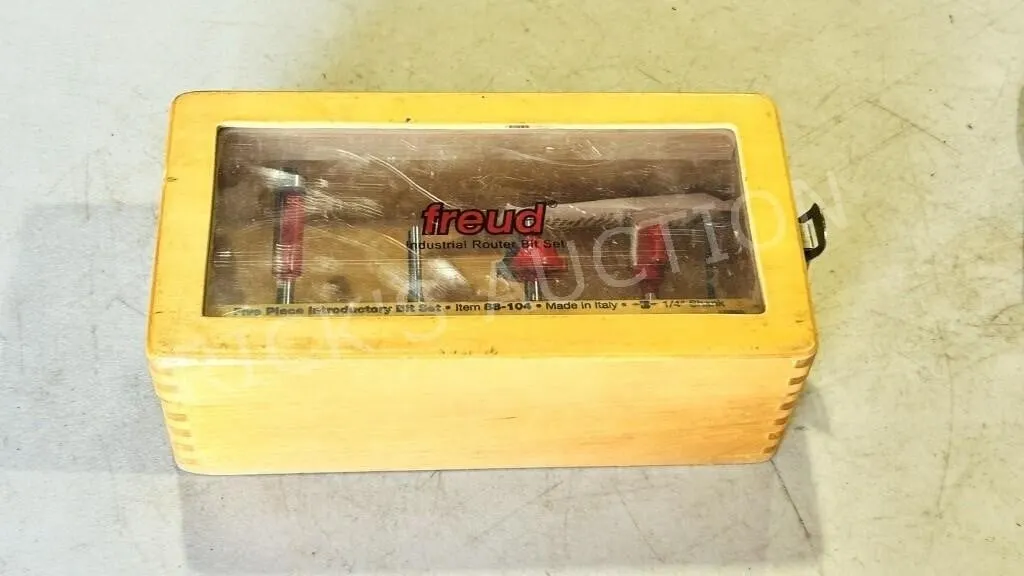 set of Freud Industrial router bits