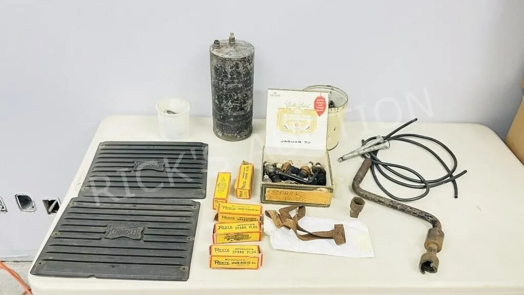 misc antique car accessories - 1925 Chandler