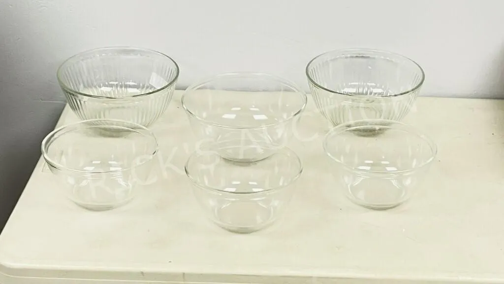 6- clear glass Pyrex bowls
