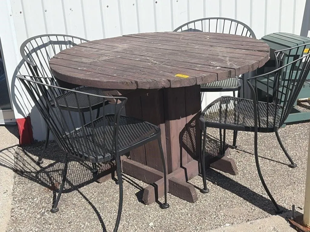 Wooden Outdoor Table with 4 Metal Chairs
