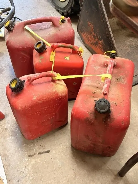 4 Jerry Cans