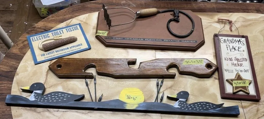 Indoor Wall/Home Decor incl Loons, masher