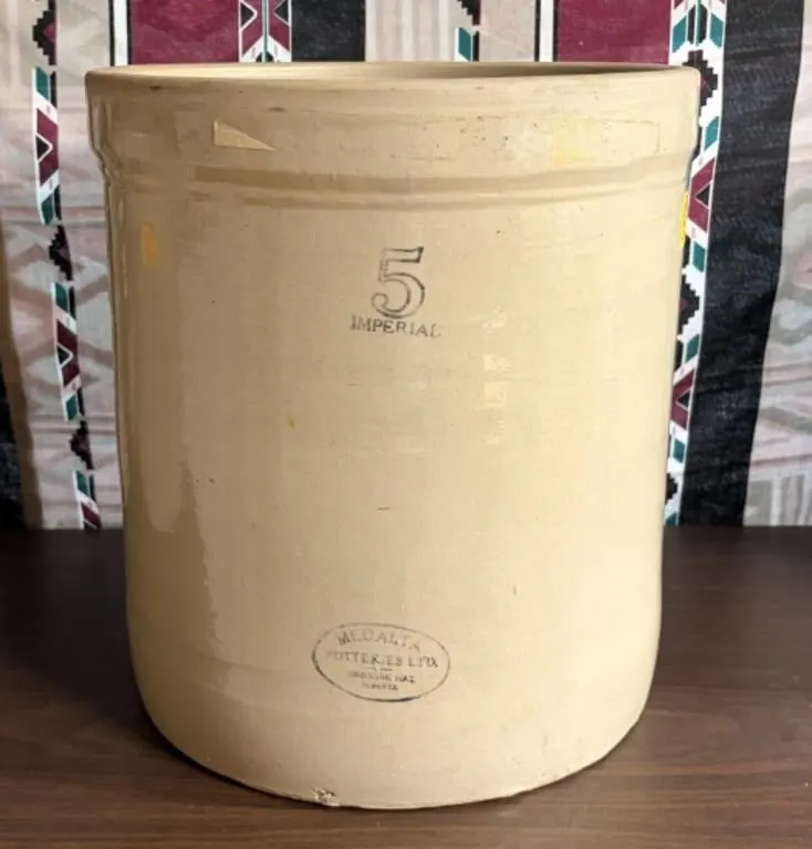 Medalta Crock "5" Gal- no handles