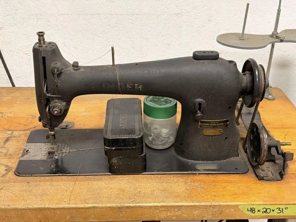 Vintage Singer 96K40 Lockstitch Machine & Table