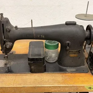 Vintage Singer 96K40 Lockstitch Machine & Table