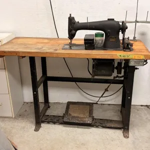 Vintage Singer 96K40 Lockstitch Machine & Table