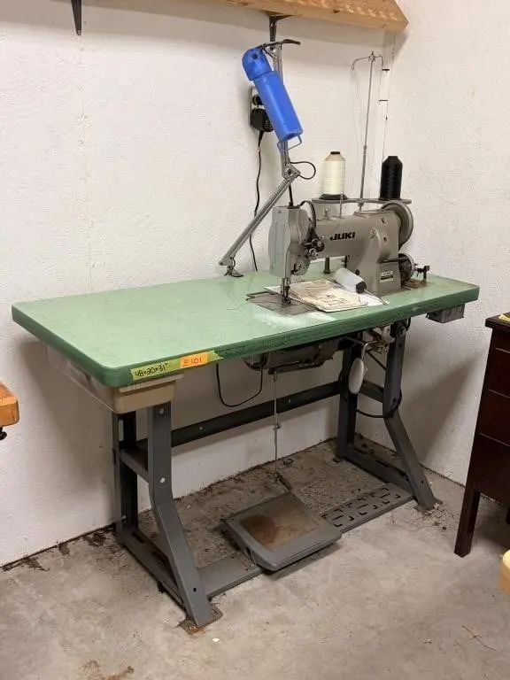Vintage JUKI LU-563N