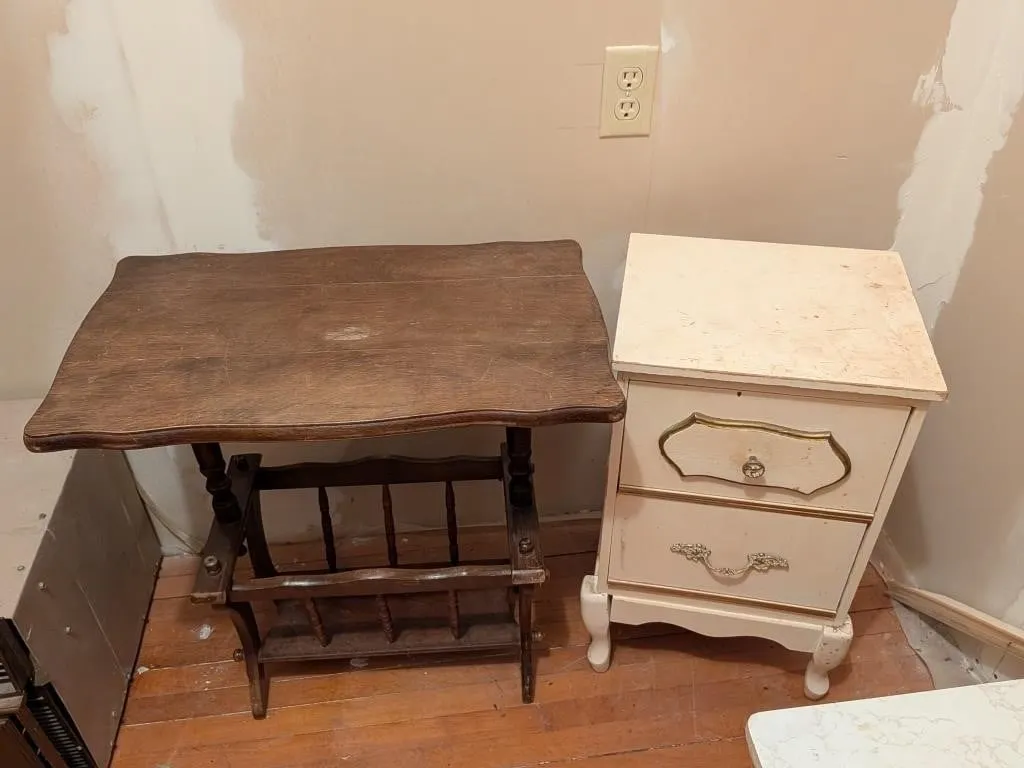 Small Table 13"x12"x23" and Magazine Rack