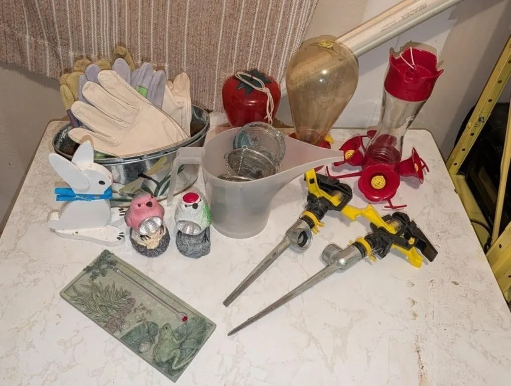 Hummingbird Bird Feeders, Garden Gloves,