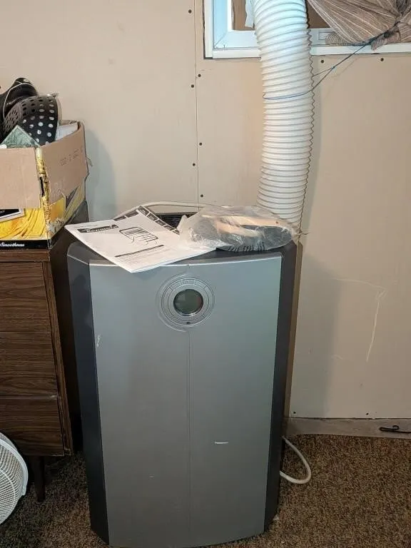Kenmore AC Unit. Turns On. With Manual and Filters