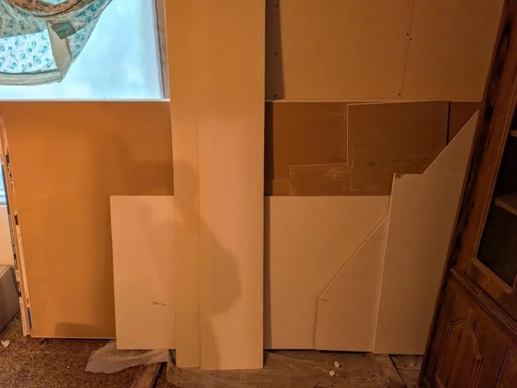 9 Full Pcs of Gypsum Board and Assorted Partial