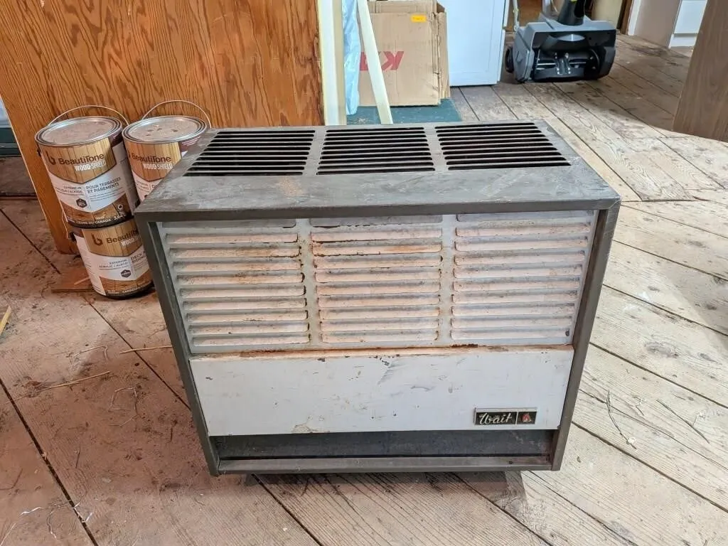 Vintage Wait Heater. Untested. 21"x17"x19.5"