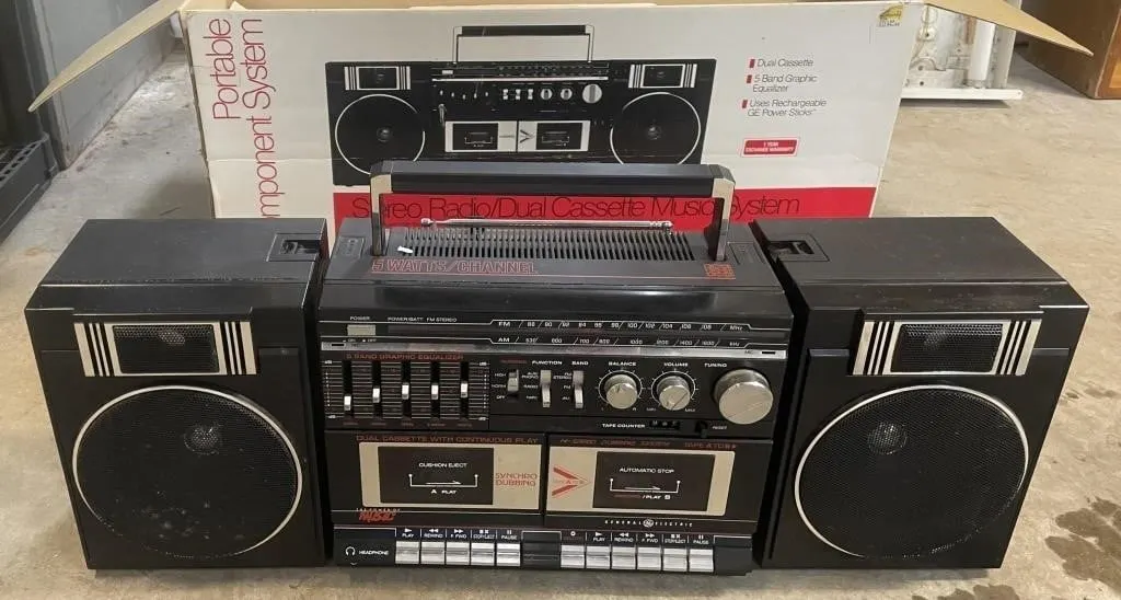 GE AM/FM Stereo Radio/ Dual Cassette