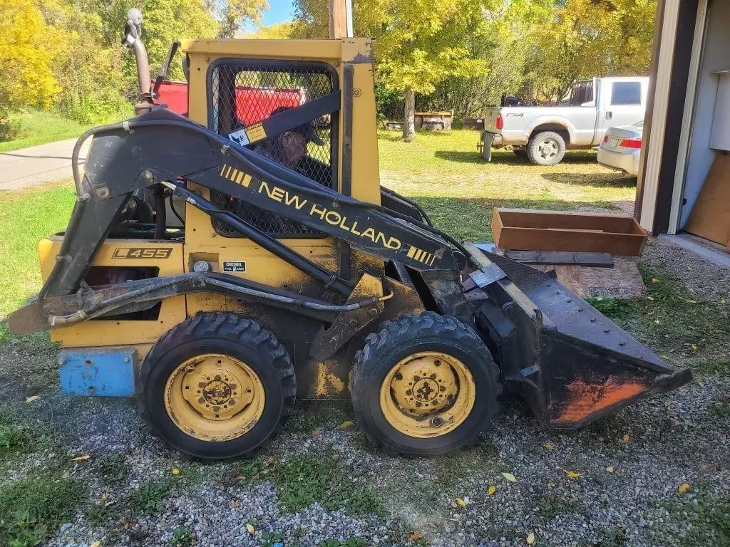 1991 New Holland L455 skid steer