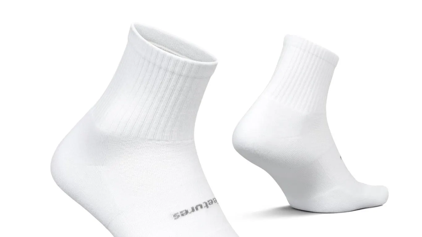 Feetures Max Cushion Quarter Socks White Medium