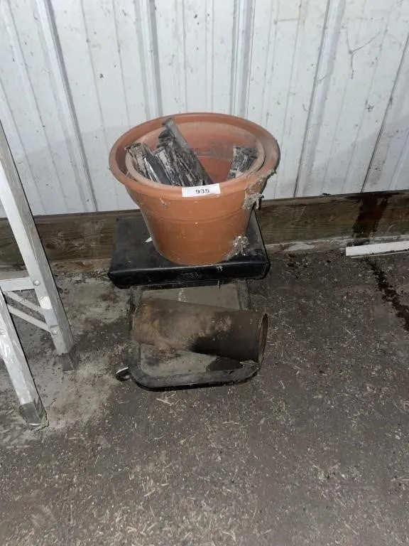 Roll around seat, flower pot, plastic stakes,