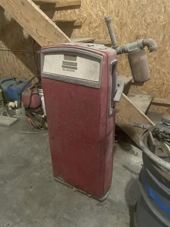 Gas boy, gas pump