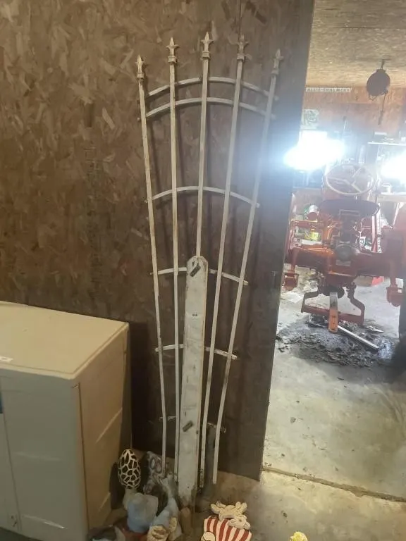 Trellis, wood and concrete figurines