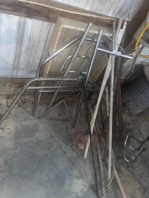 Scrap metal, assorted chains