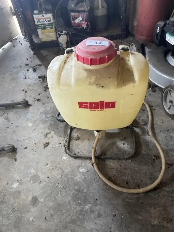 Backpack sprayer