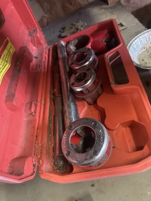 Pipe thread kit