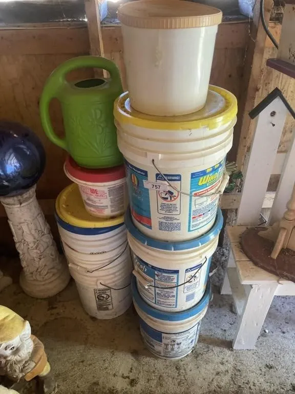 Plastic buckets, watering can, floor, dry, fruit