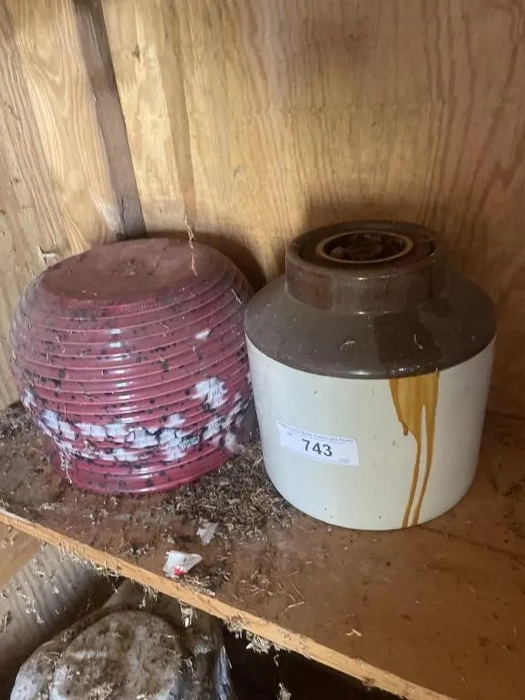 Crock with lid, ceramic flower pot