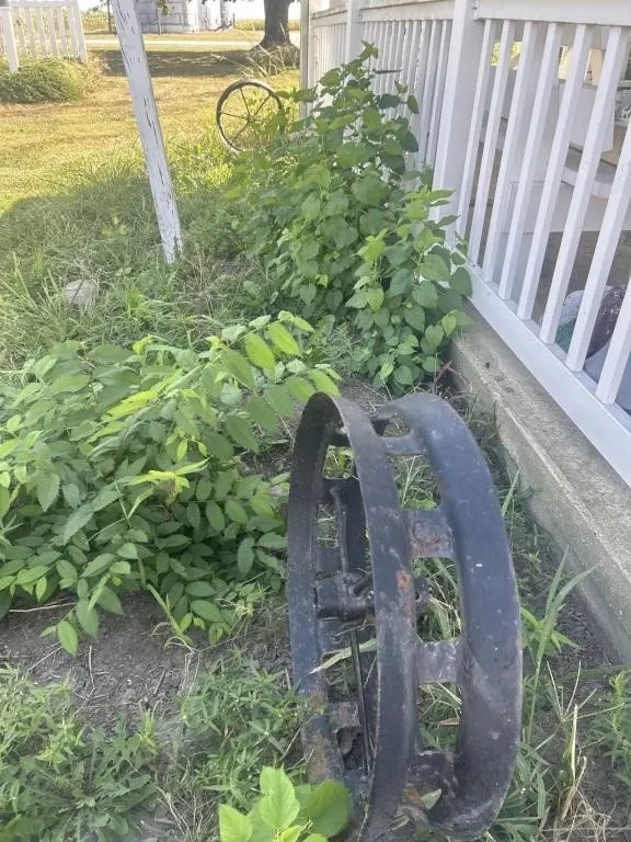 Small metal wheels