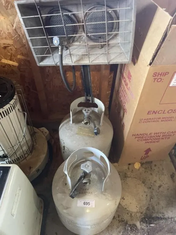Propane tanks with heater