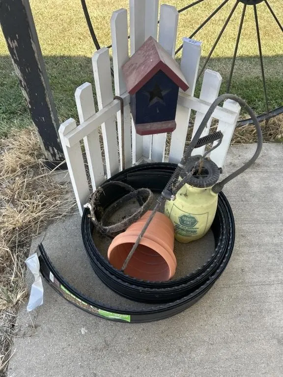 Vince sprayer garden edger flower pot