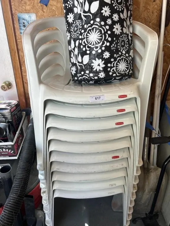 10 lawn chairs, and cooler bag