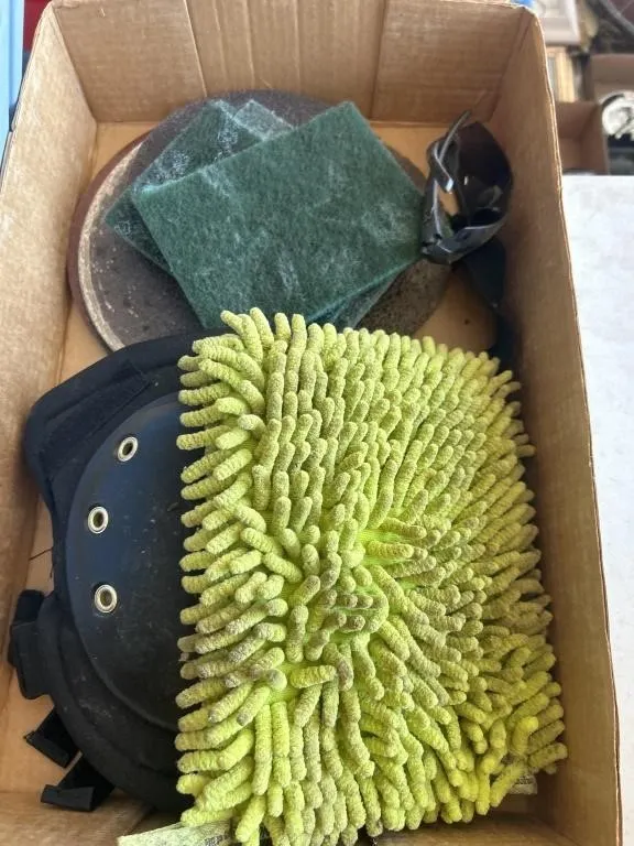 Knee pans, scrap pads