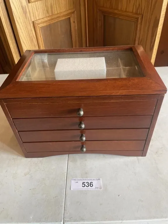 Jewelry box