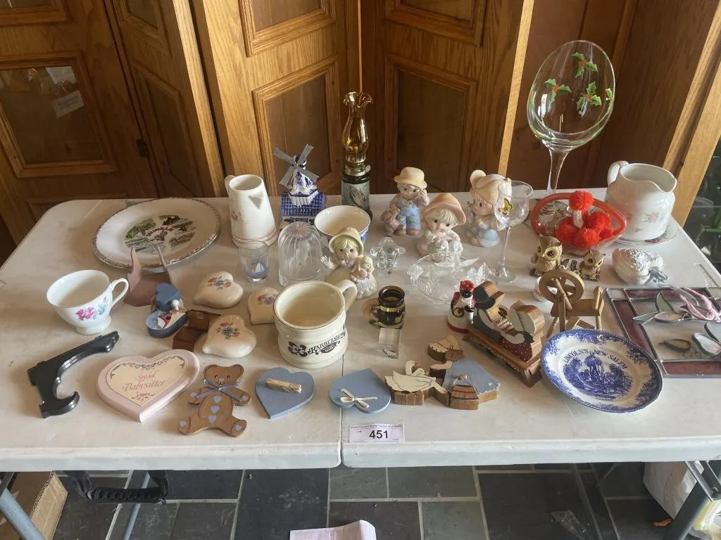 Misc. items ceramic & glass figurines, lamp,