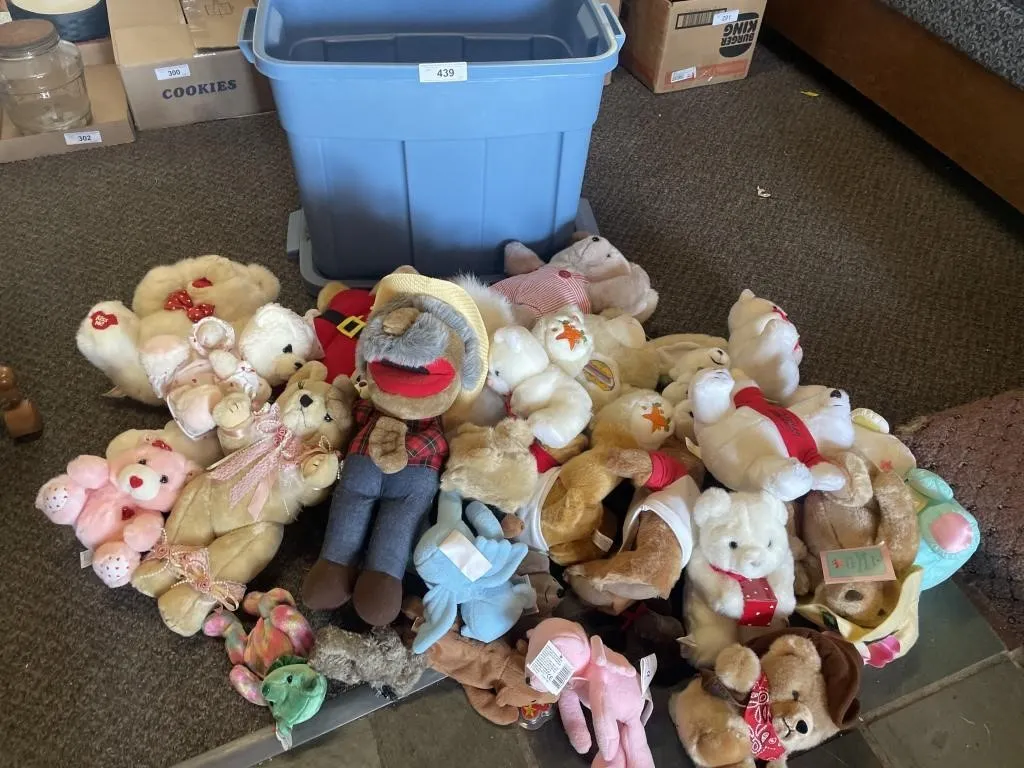 Stuff bears, shotgun red, beanie babies plastic